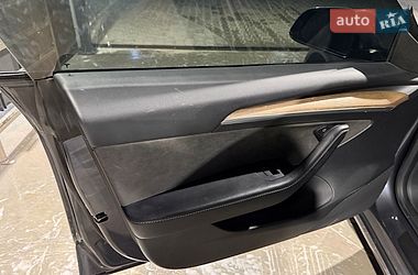 Седан Tesla Model 3 2023 в Львові