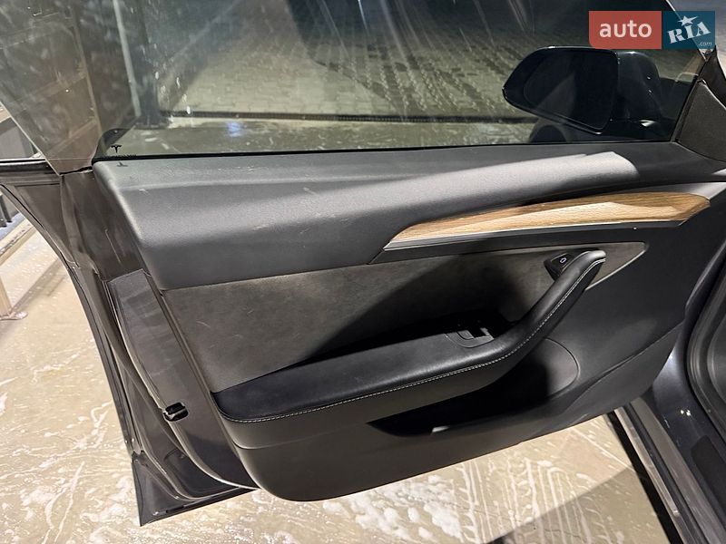 Седан Tesla Model 3 2023 в Львові