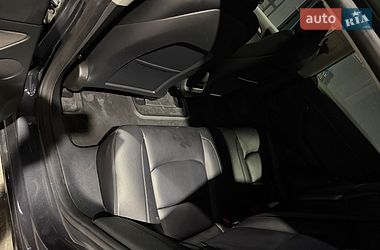Седан Tesla Model 3 2023 в Львові
