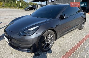 Седан Tesla Model 3 2023 в Львові
