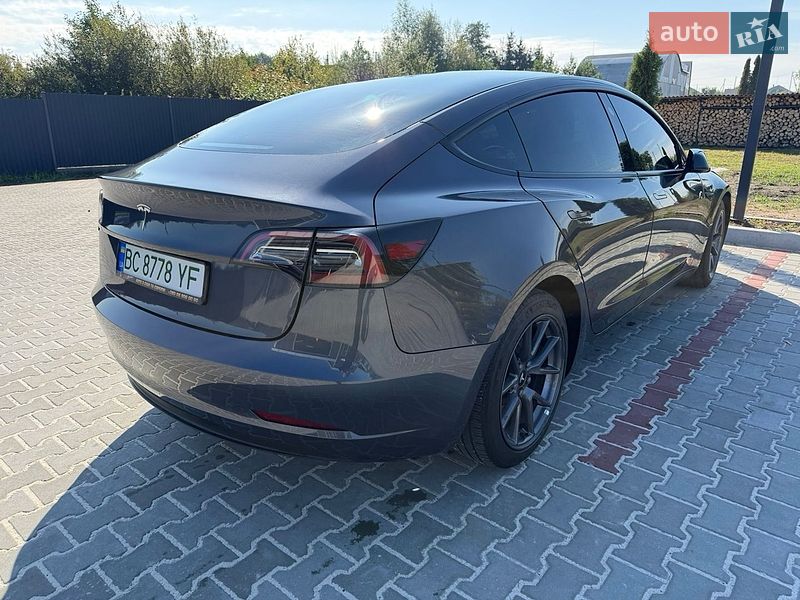 Седан Tesla Model 3 2023 в Львові