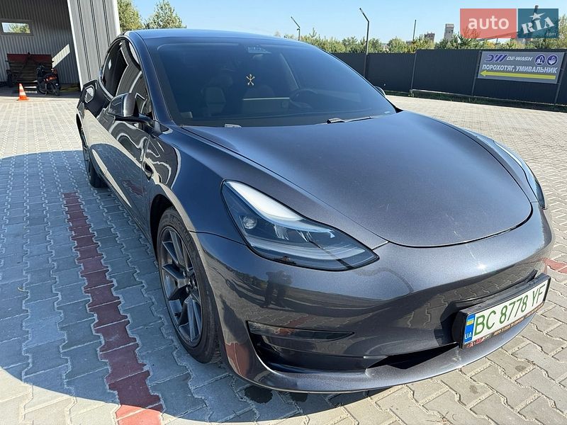 Седан Tesla Model 3 2023 в Львові