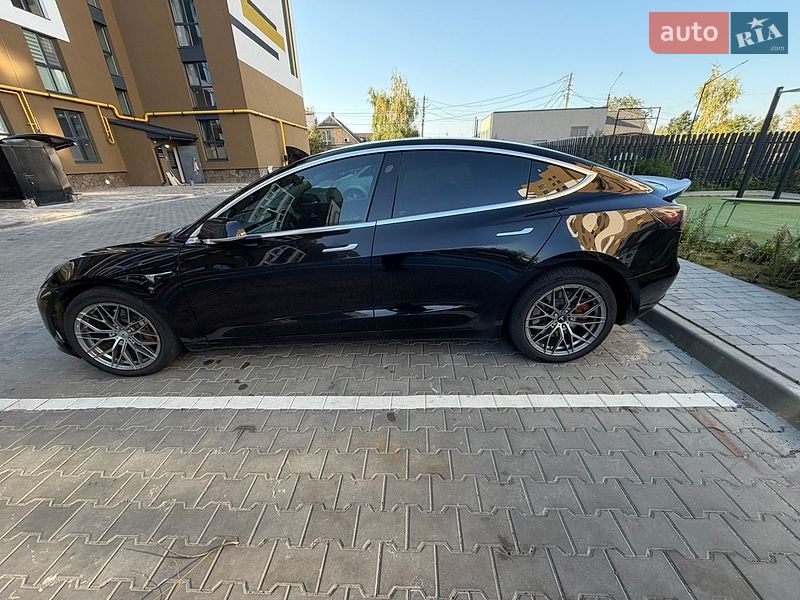 Седан Tesla Model 3 2018 в Луцке