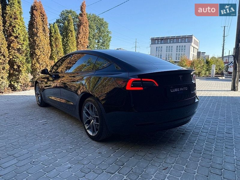 Седан Tesla Model 3 2022 в Львові