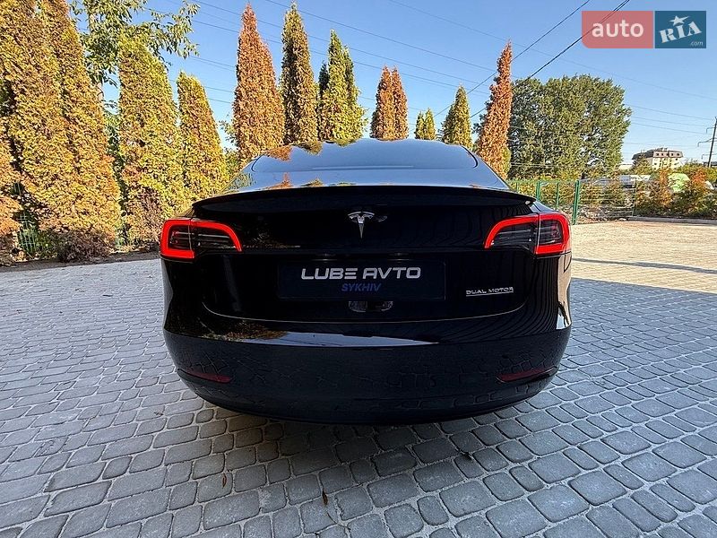 Седан Tesla Model 3 2022 в Львові