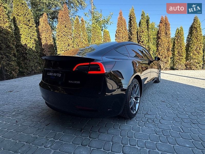 Седан Tesla Model 3 2022 в Львові