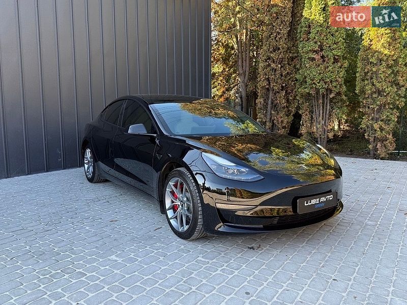 Седан Tesla Model 3 2022 в Львові