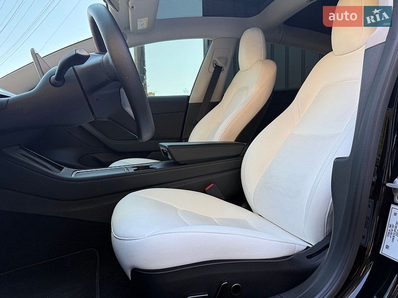 Седан Tesla Model 3 2022 в Львові