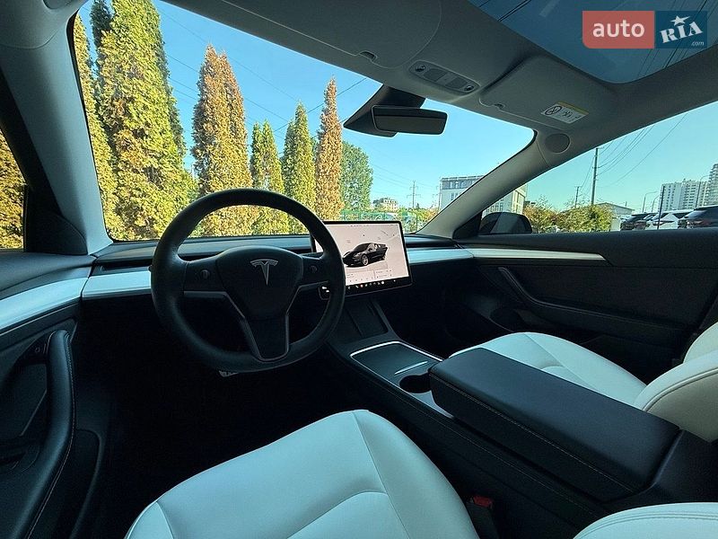 Седан Tesla Model 3 2022 в Львові