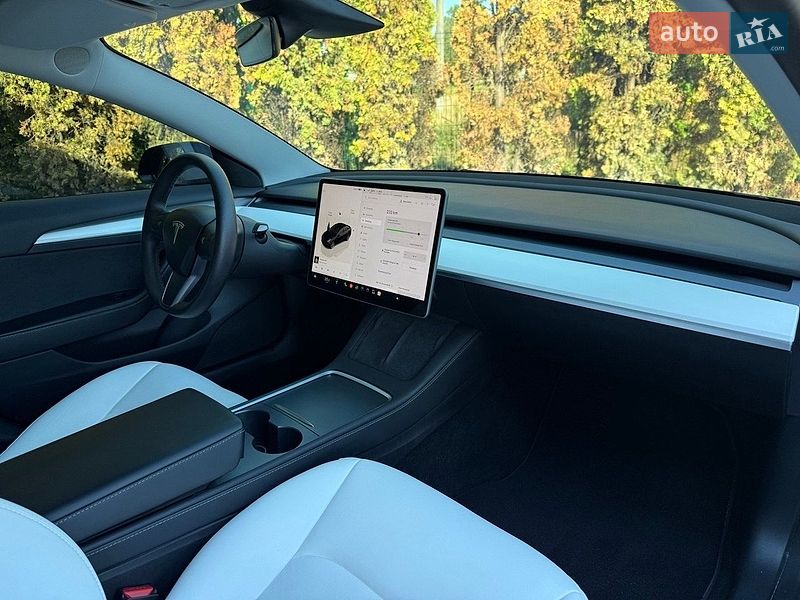 Седан Tesla Model 3 2022 в Львові