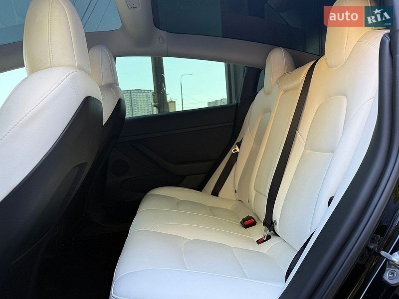 Седан Tesla Model 3 2022 в Львові