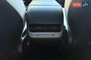 Седан Tesla Model 3 2022 в Львові