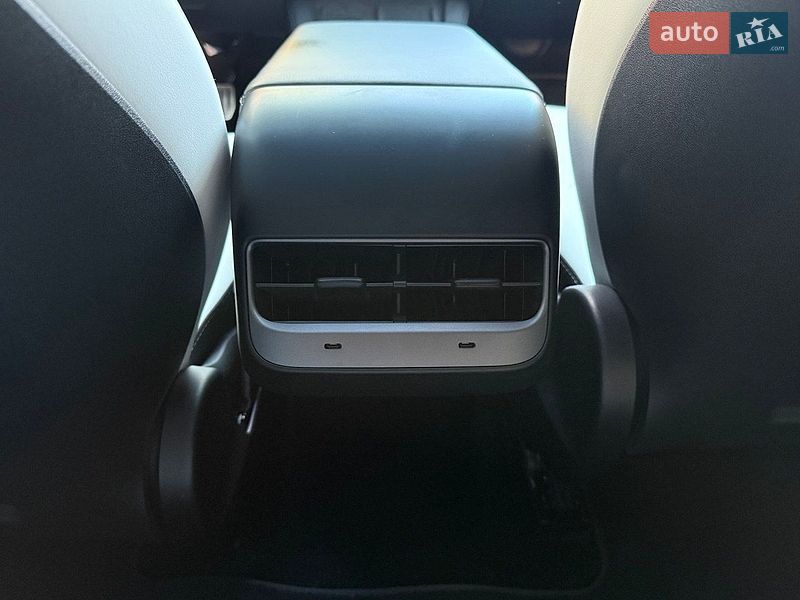 Седан Tesla Model 3 2022 в Львові
