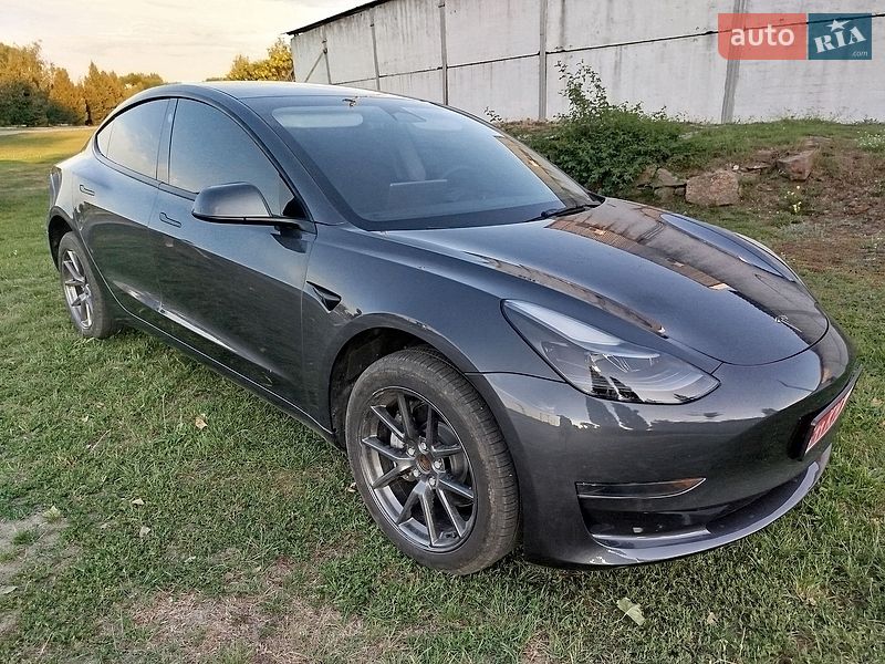 Седан Tesla Model 3 2023 в Олександрії