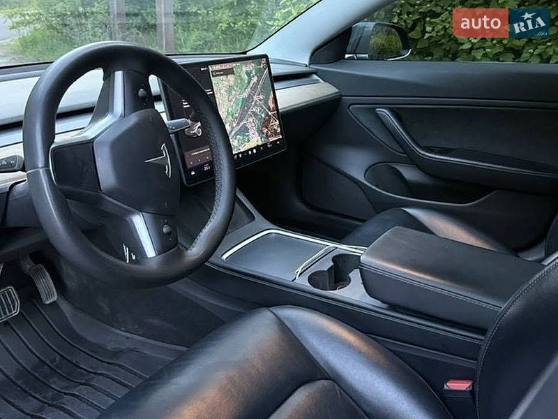 Седан Tesla Model 3 2019 в Львові