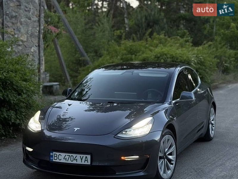 Седан Tesla Model 3 2019 в Львові