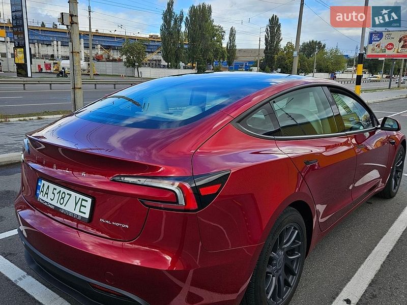 Седан Tesla Model 3 2024 в Києві
