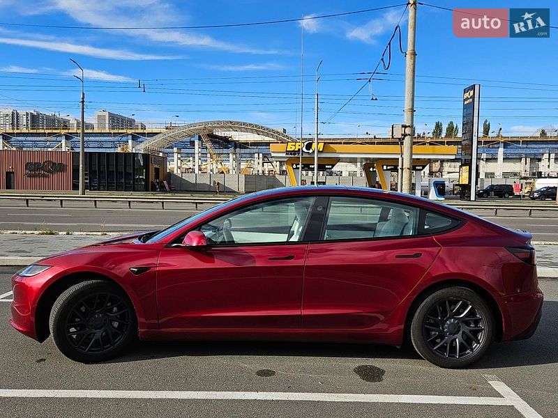 Седан Tesla Model 3 2024 в Києві