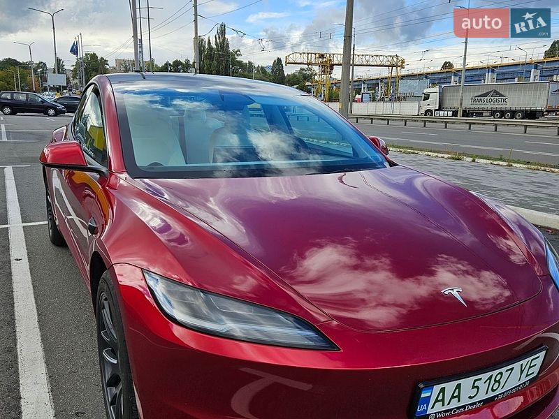 Седан Tesla Model 3 2024 в Києві
