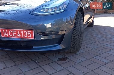 Седан Tesla Model 3 2020 в Львові