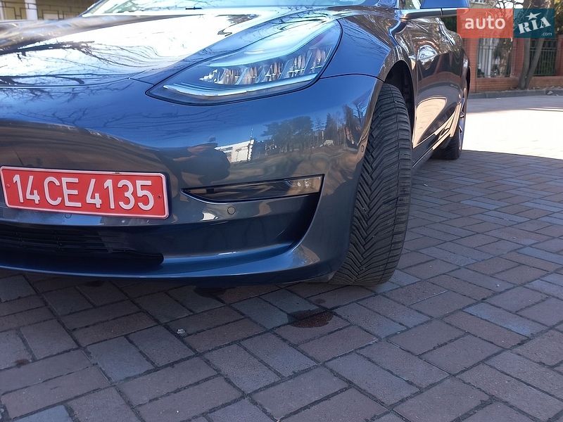 Седан Tesla Model 3 2020 в Львові