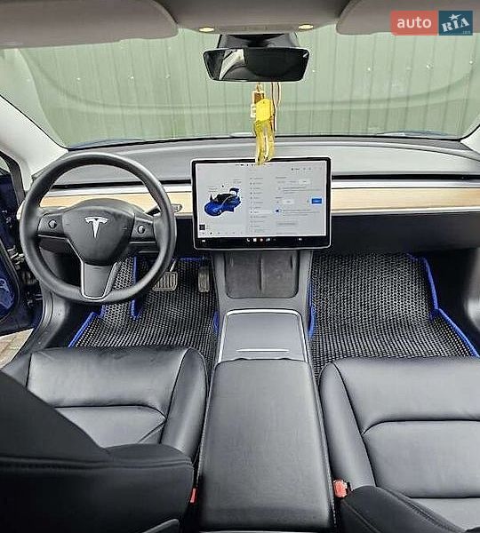 Седан Tesla Model 3 2020 в Ровно фото Седан Tesla Model 3 2020 в Ровно