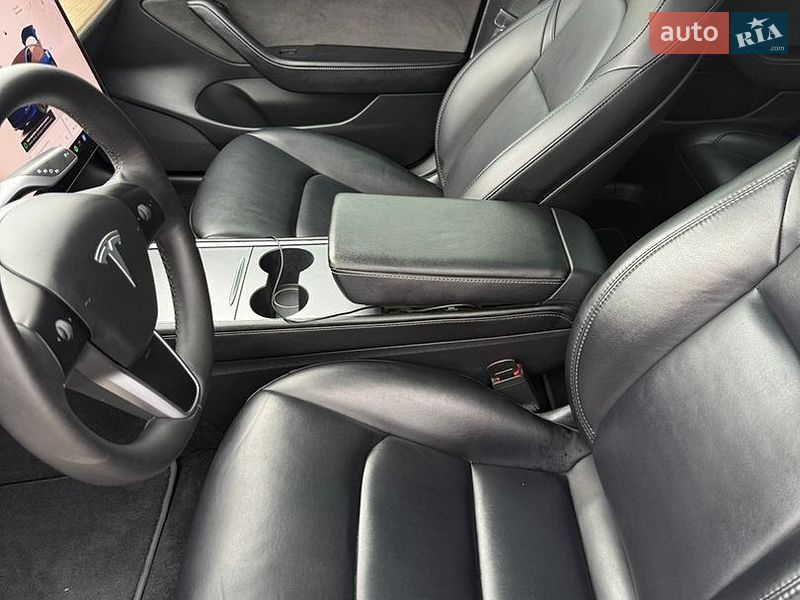 Седан Tesla Model 3 2023 в Києві
