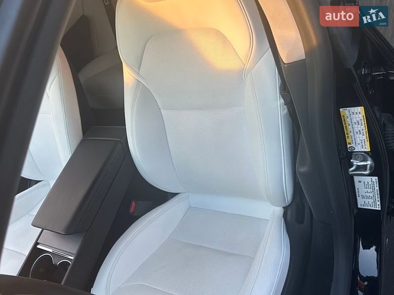 Седан Tesla Model 3 2024 в Запорожье
