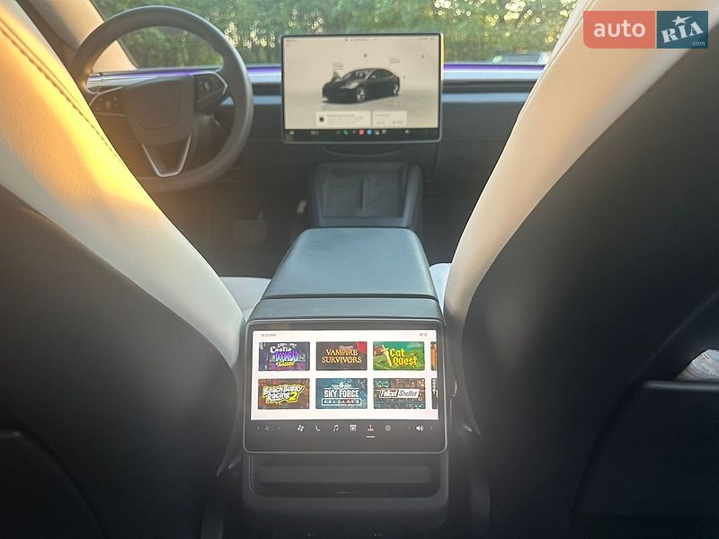Седан Tesla Model 3 2024 в Запорожье