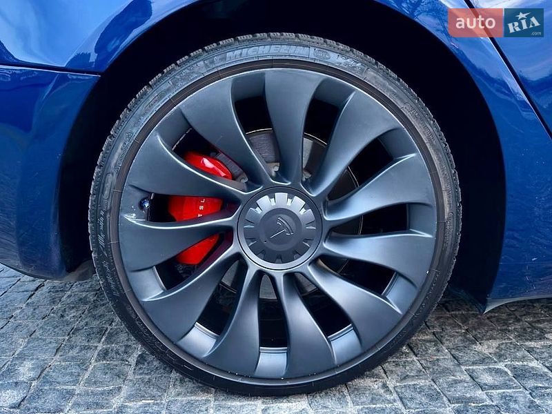 Седан Tesla Model 3 2023 в Дніпрі