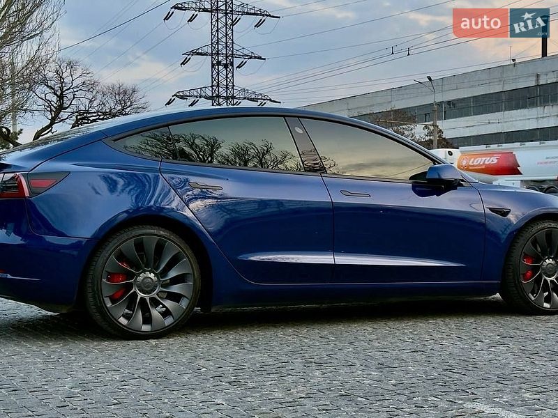 Седан Tesla Model 3 2023 в Дніпрі