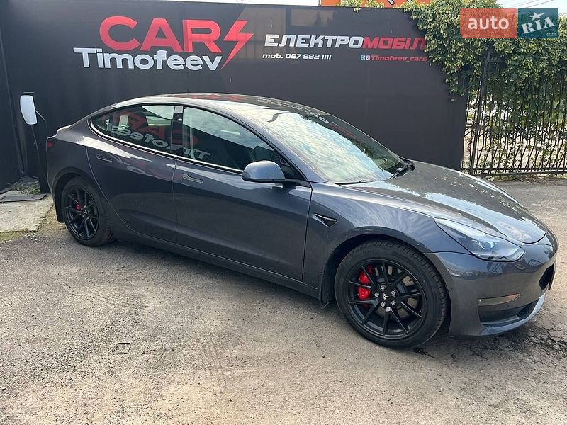Седан Tesla Model 3 2021 в Киеве