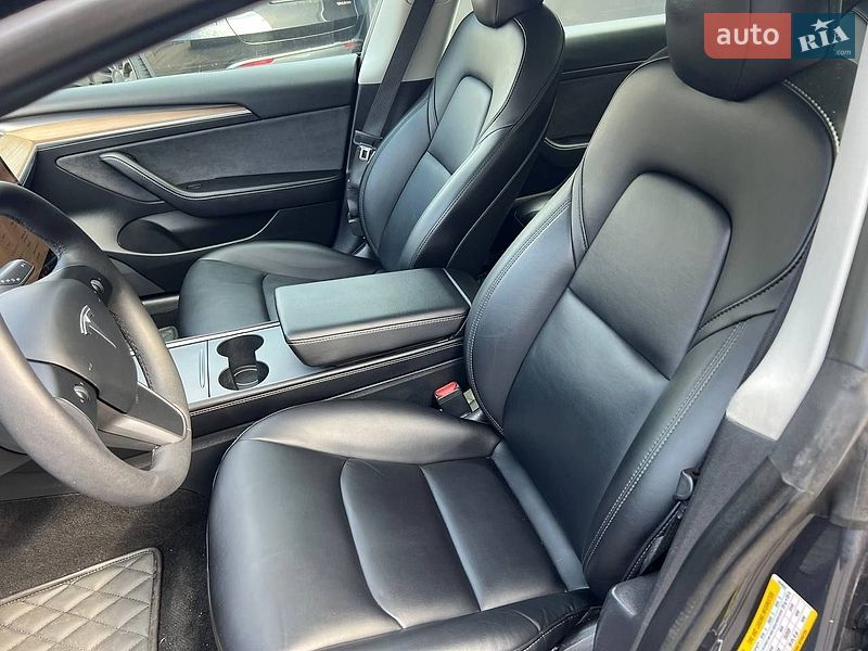 Седан Tesla Model 3 2021 в Киеве