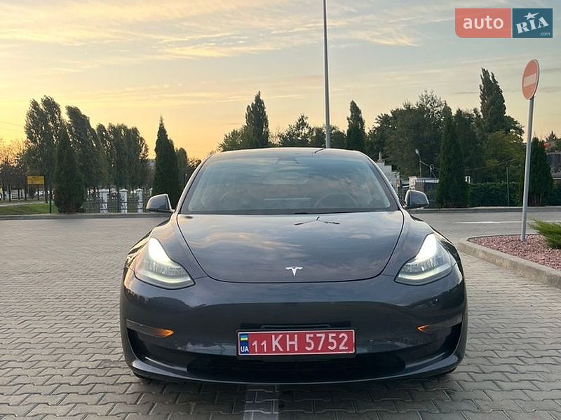 Седан Tesla Model 3 2020 в Кременчуге