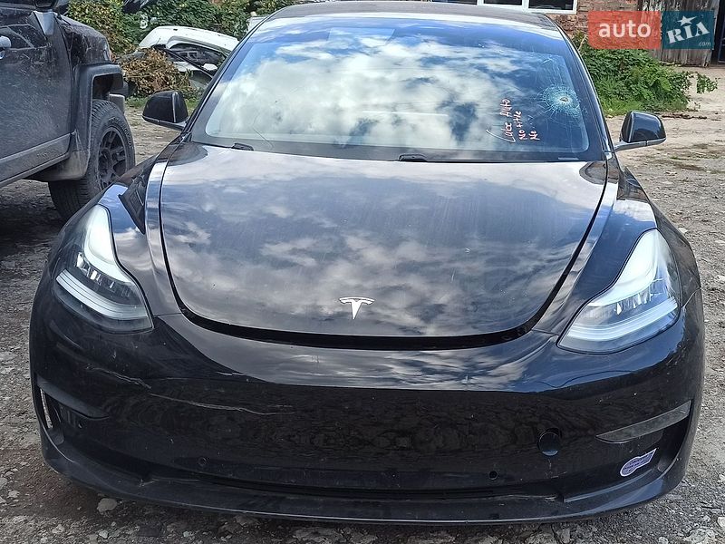 Седан Tesla Model 3 2019 в Львове