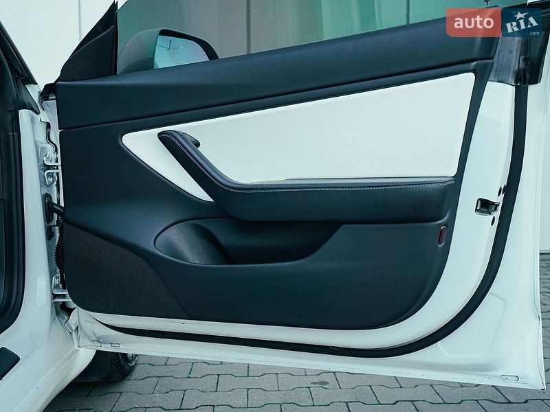Седан Tesla Model 3 2021 в Харькове
