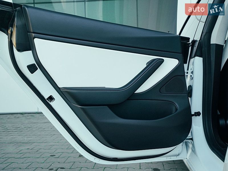 Седан Tesla Model 3 2021 в Харькове