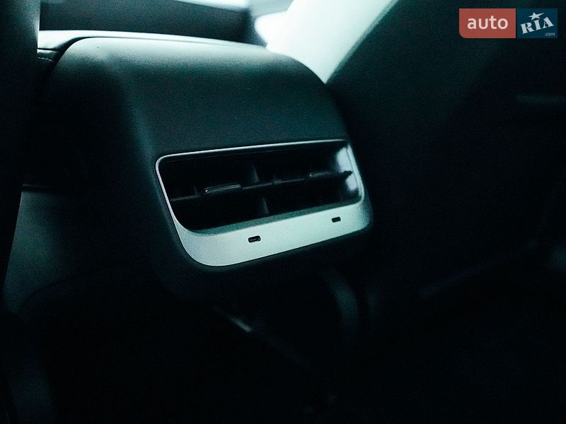 Седан Tesla Model 3 2021 в Харькове