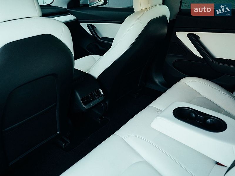 Седан Tesla Model 3 2021 в Харькове