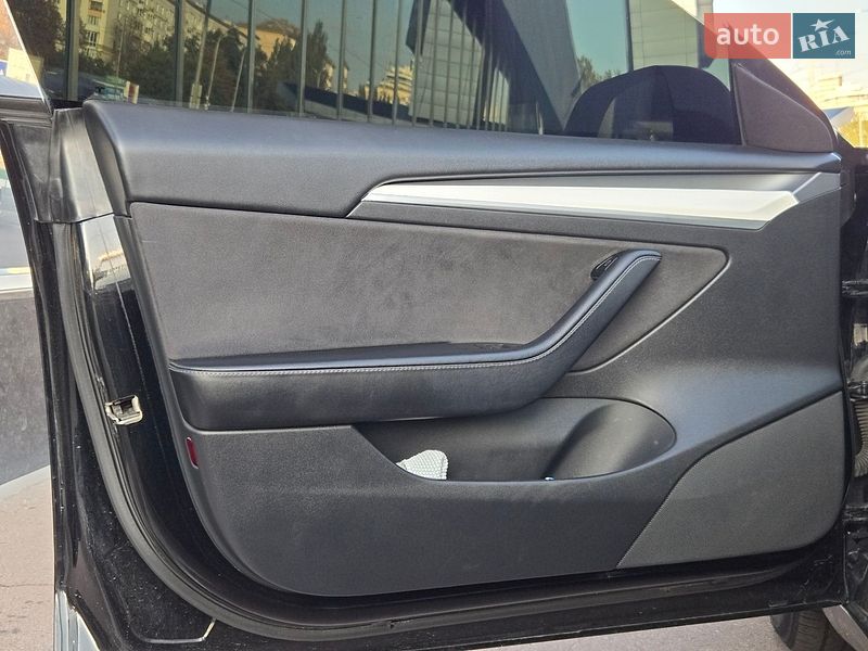 Седан Tesla Model 3 2021 в Києві