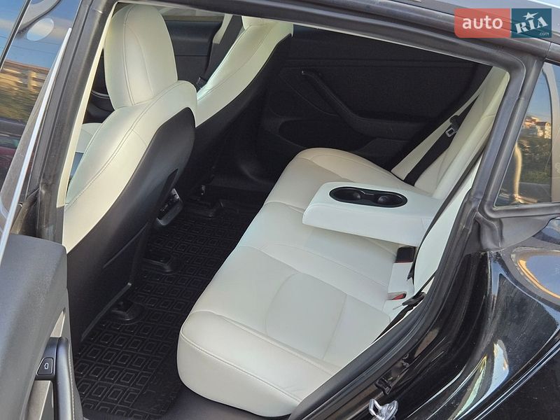 Седан Tesla Model 3 2021 в Києві