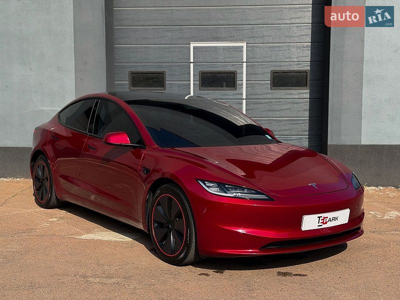 Седан Tesla Model 3 2024 в Киеве