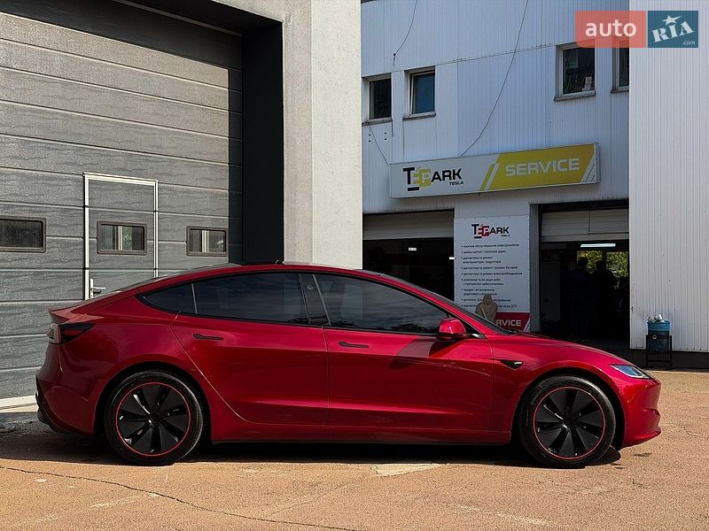 Седан Tesla Model 3 2024 в Киеве