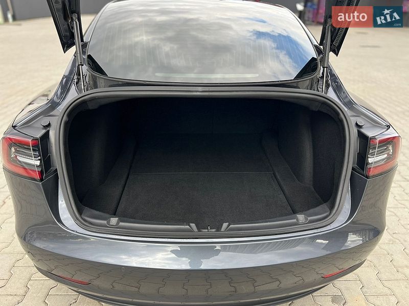 Седан Tesla Model 3 2019 в Львове