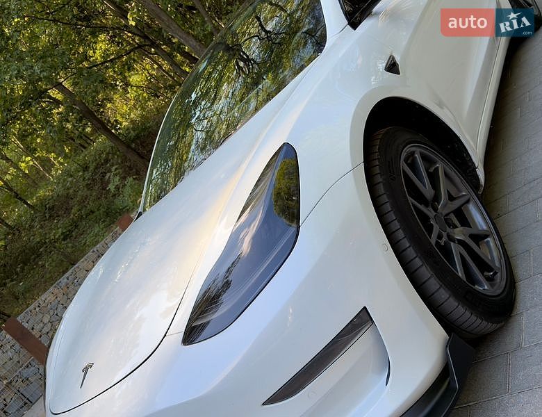 Седан Tesla Model 3 2019 в Львові
