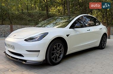 Седан Tesla Model 3 2019 в Львові