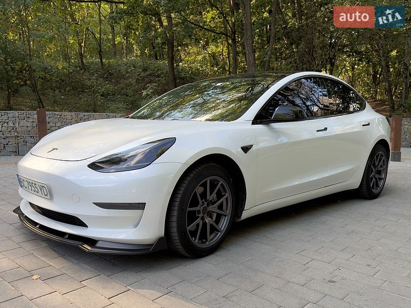 Седан Tesla Model 3 2019 в Львові