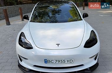 Седан Tesla Model 3 2019 в Львові