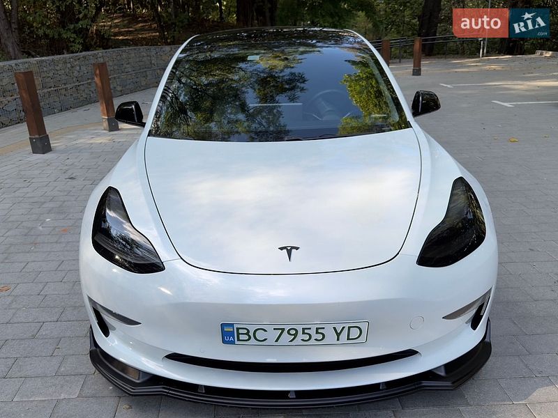 Седан Tesla Model 3 2019 в Львові