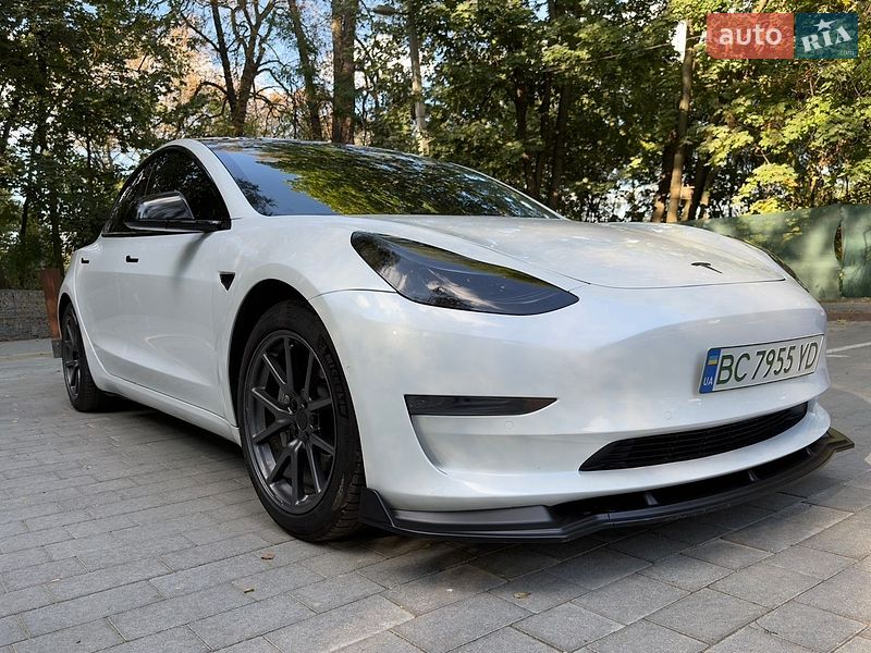 Седан Tesla Model 3 2019 в Львові